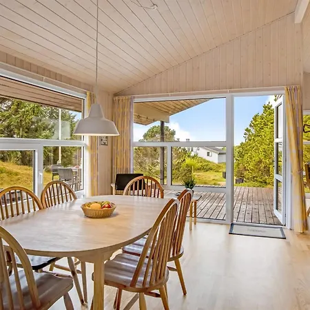 Holiday home Tineke - 800m From The Sea By Interhome